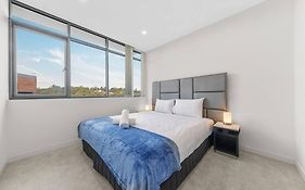 Two Bedroom Private Apartment In Lane Cove With Parking